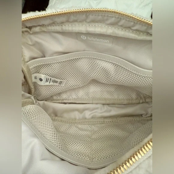 NWT Lululemon Everywhere Belt Bag Fleece Large 2L - Picture 7 of 8